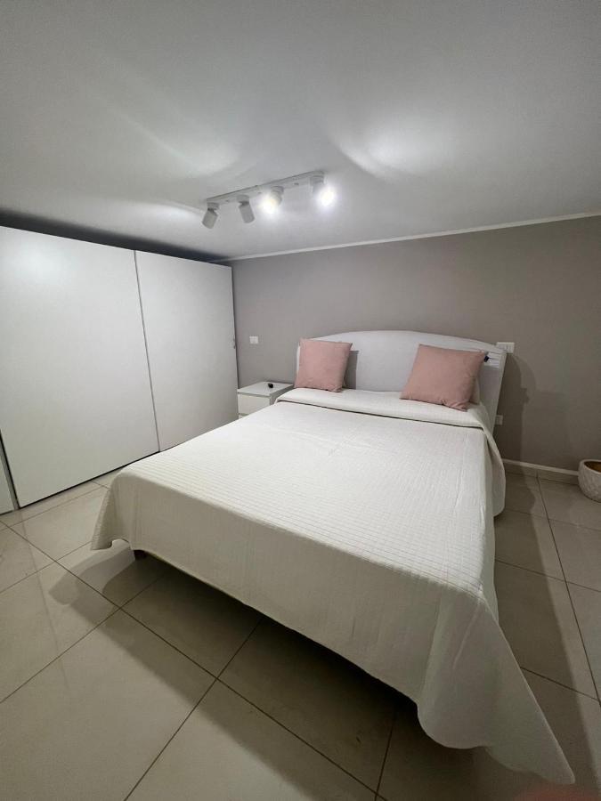 Life House Apartment Наполи Екстериор снимка