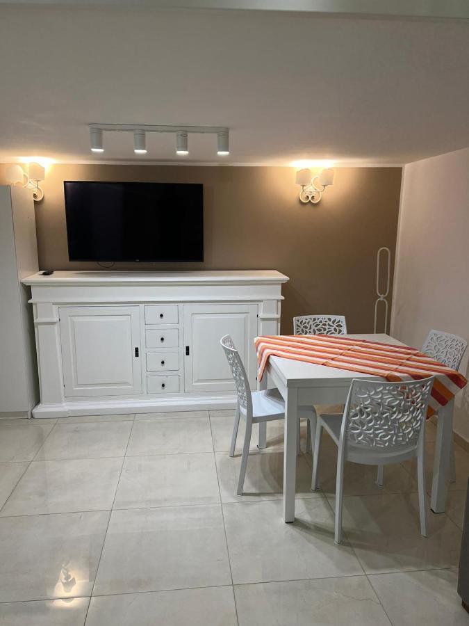 Life House Apartment Наполи Екстериор снимка