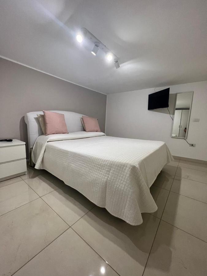 Life House Apartment Наполи Екстериор снимка
